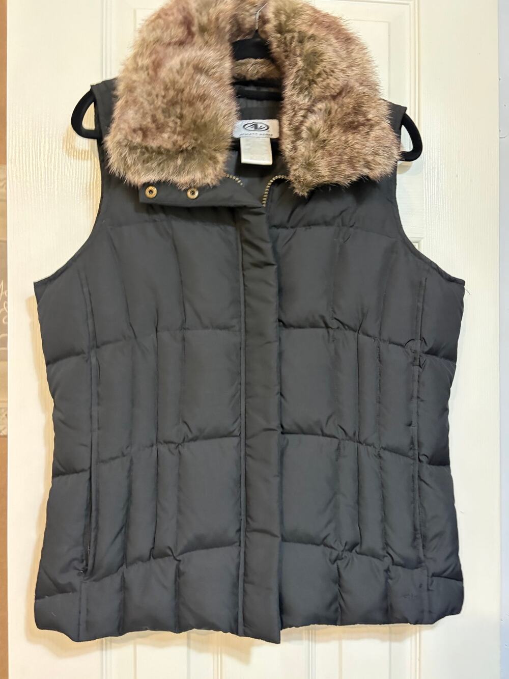 Athletic Works Women’s Black Down Puffer Vest with Faux Fur Collar – Size Medium